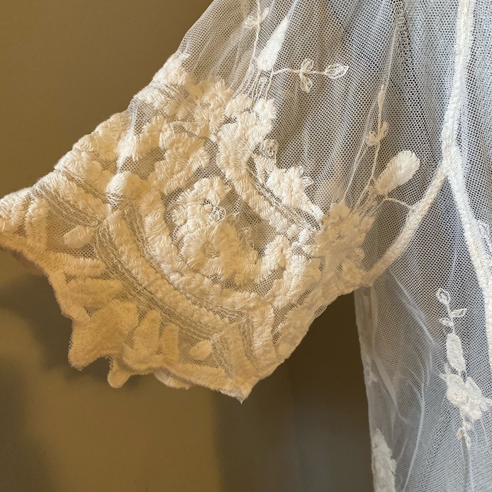 Ivory Mesh Crochet - Picture 4 of 5